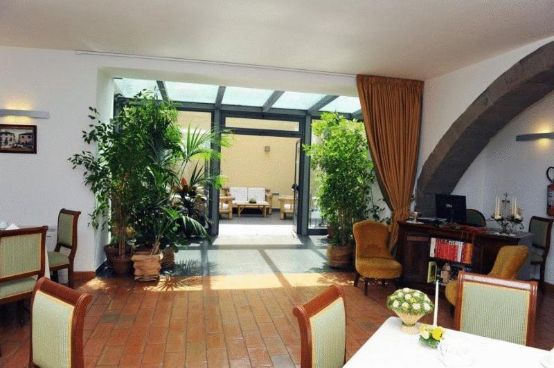Hotel Urbano V Montefiascone Extérieur photo