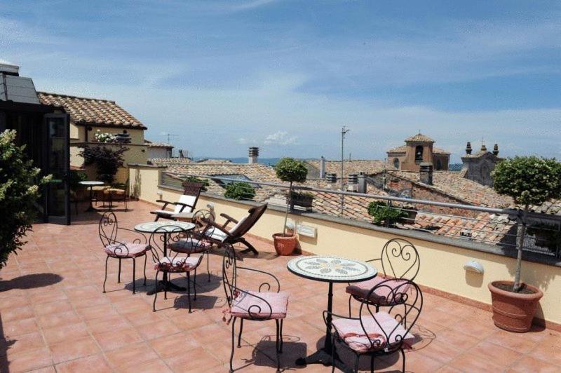 Hotel Urbano V Montefiascone Extérieur photo