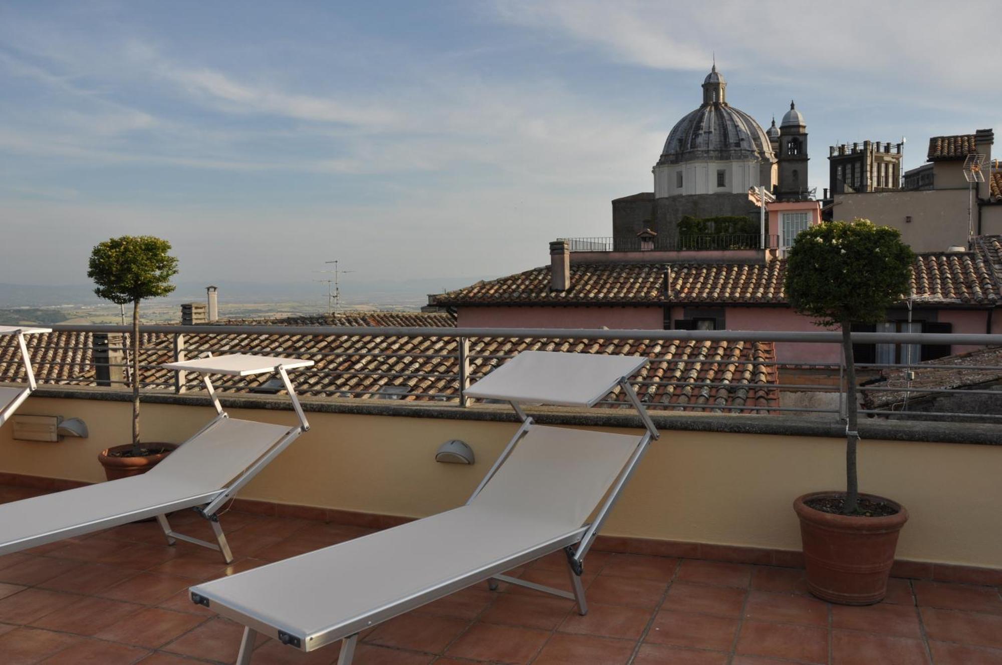 Hotel Urbano V Montefiascone Extérieur photo