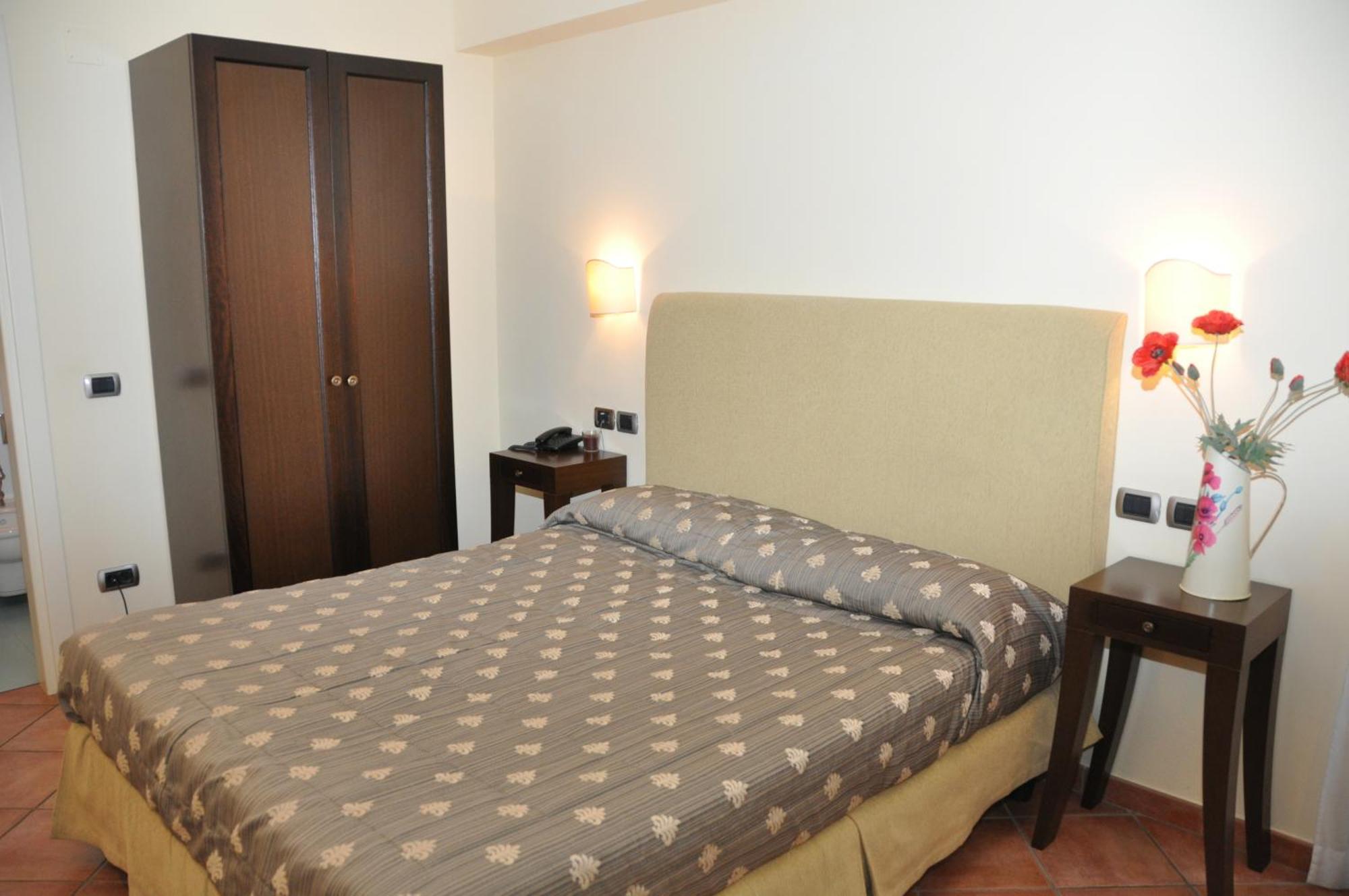 Hotel Urbano V Montefiascone Extérieur photo