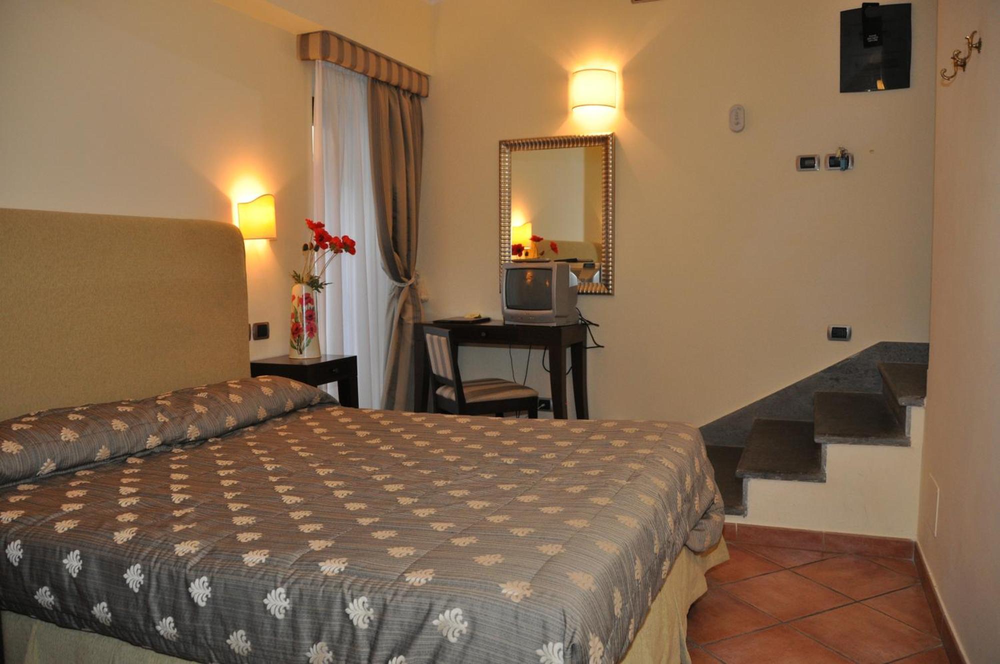 Hotel Urbano V Montefiascone Extérieur photo