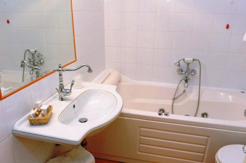 Hotel Urbano V Montefiascone Chambre photo